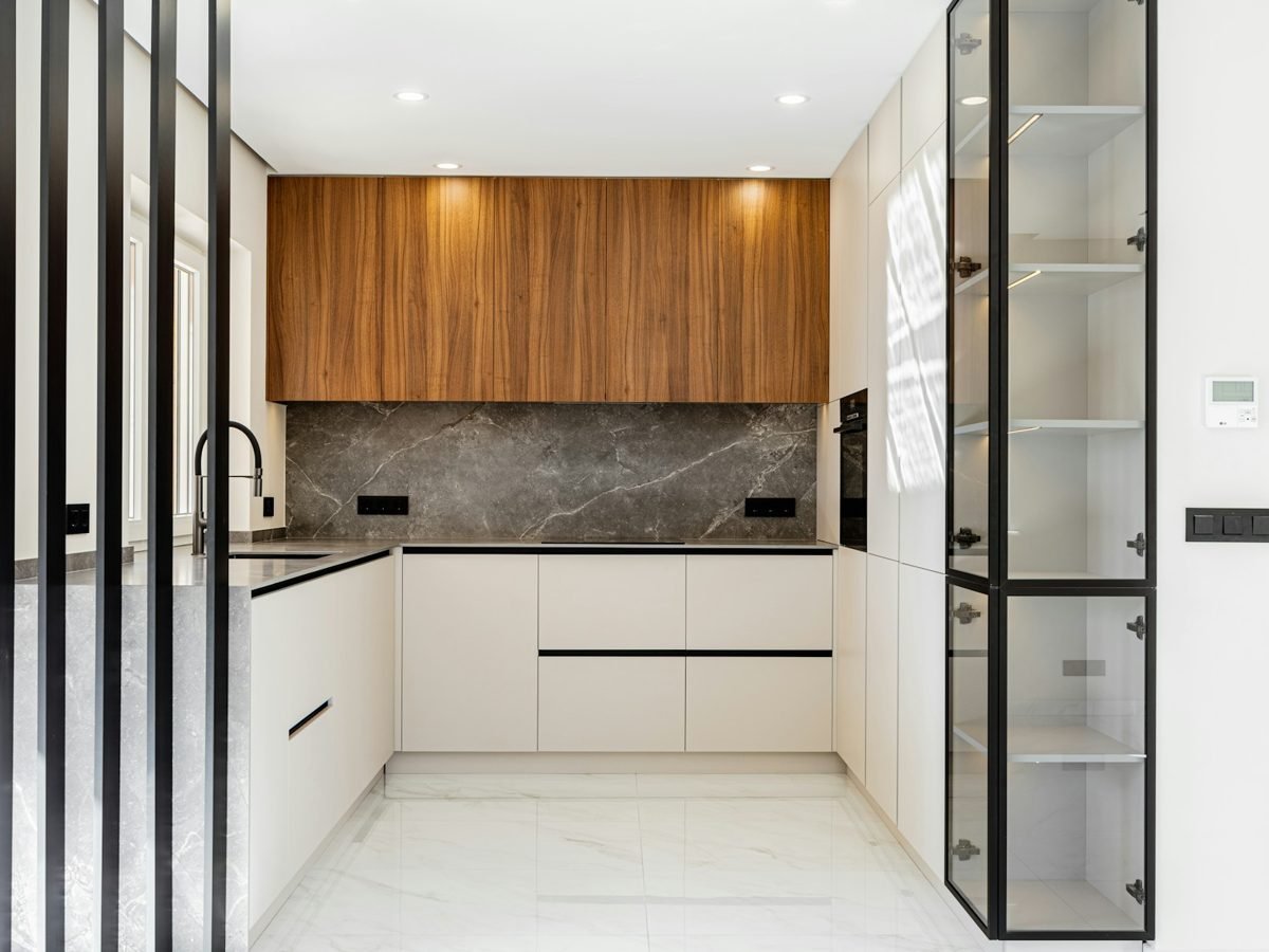 Walnut wardrobe wall — LuxLiving Concept